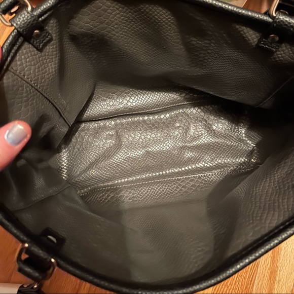 Thirty One - Jewel - Townsfair Reversible Tote - Black Pebble & Charcoal Snake - Picture 7 of 7